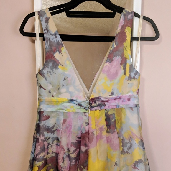 BCBG Floral V Neck Ruffle Dress - Size 02 - Picture 3 of 5